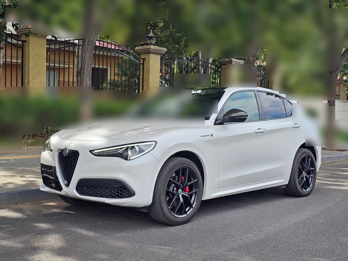 2021 Alfa Romeo Stelvio front exterior