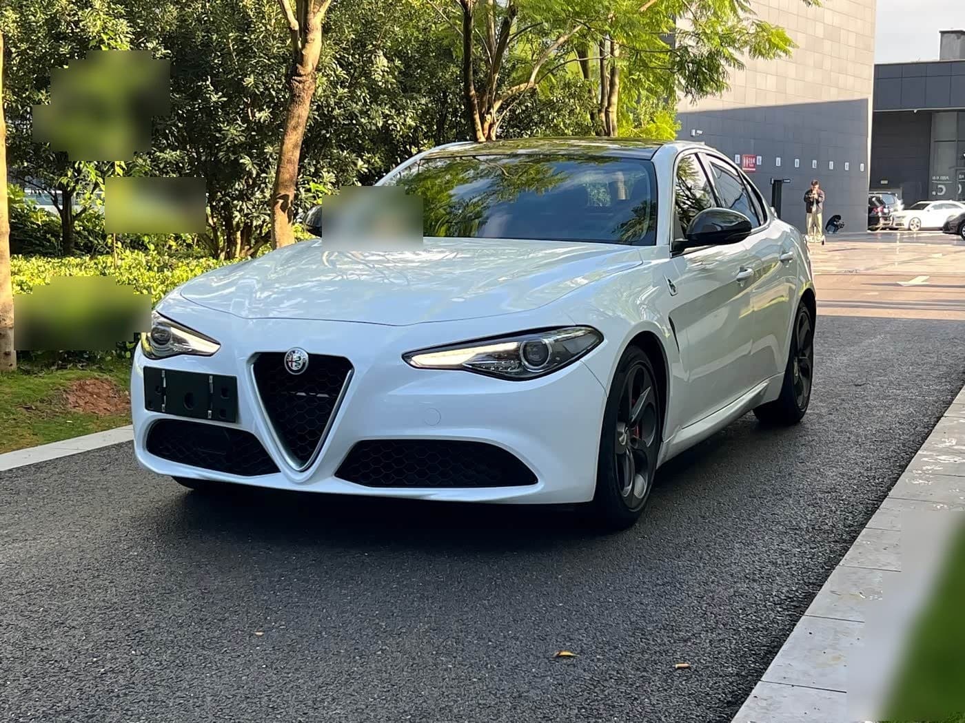 2017 Alfa Romeo Giulia front exterior