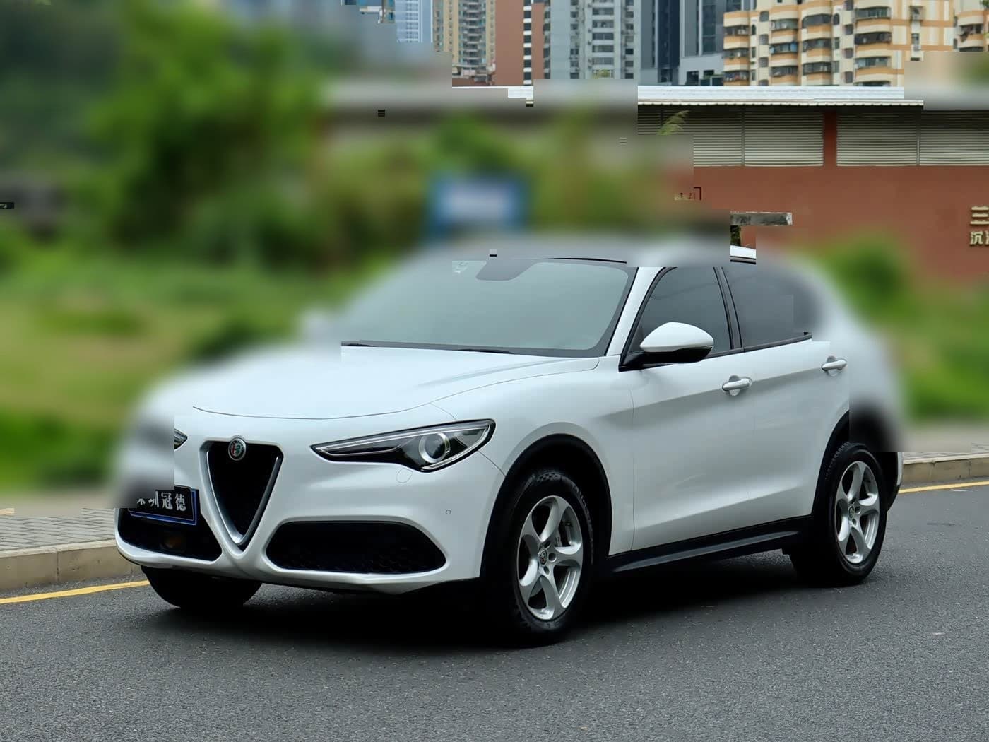 2017 Alfa Romeo Stelvio front exterior