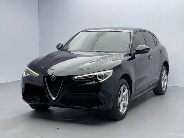 2017 Alfa Romeo Stelvio front exterior