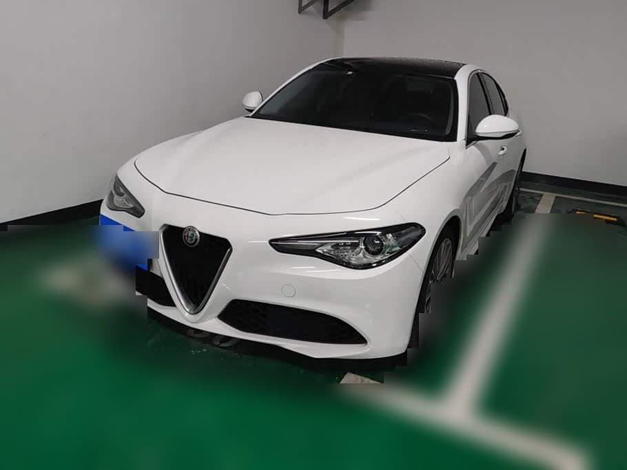 2017 Alfa Romeo Giulia front exterior