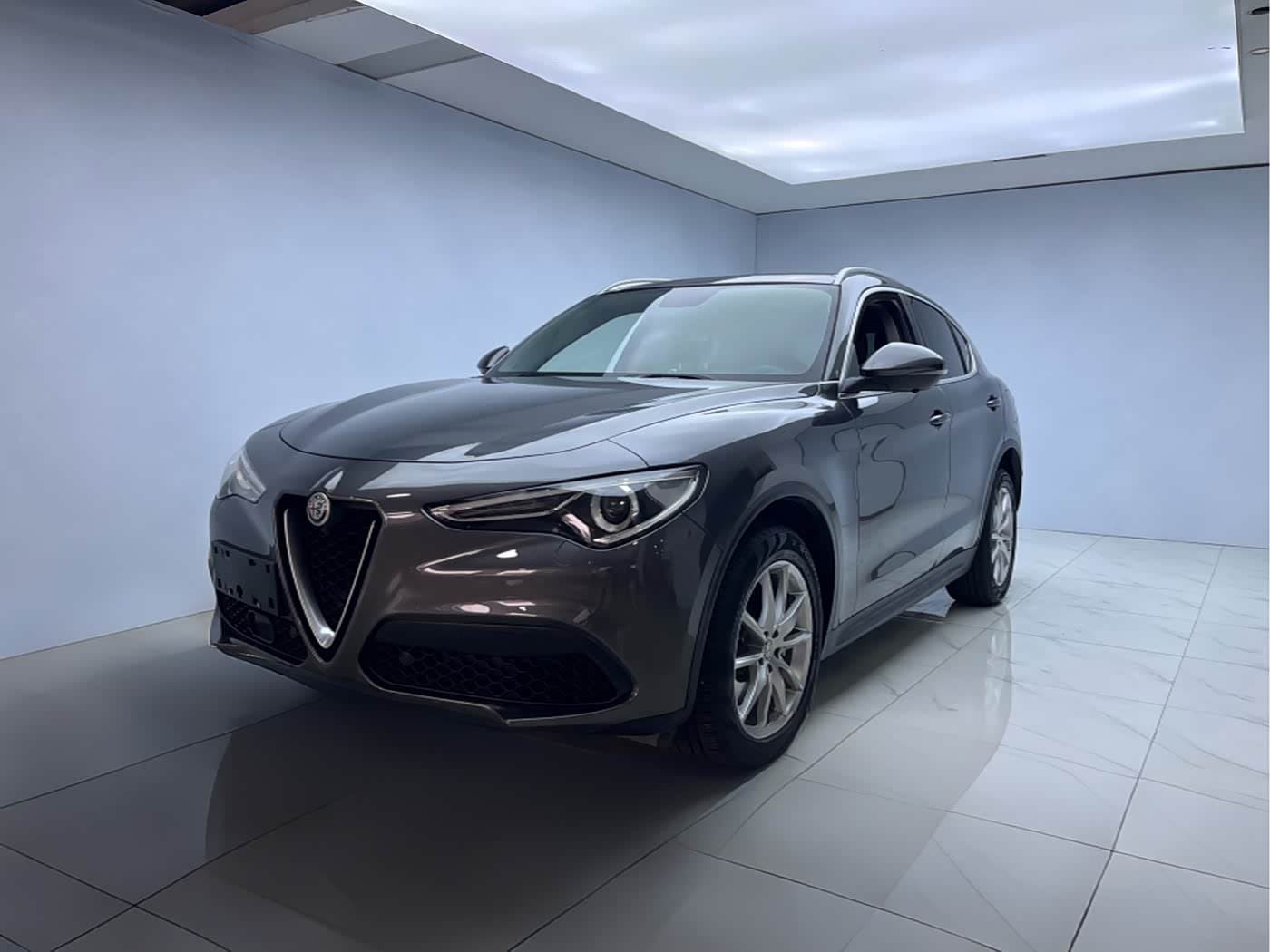 2017 Alfa Romeo Stelvio front exterior