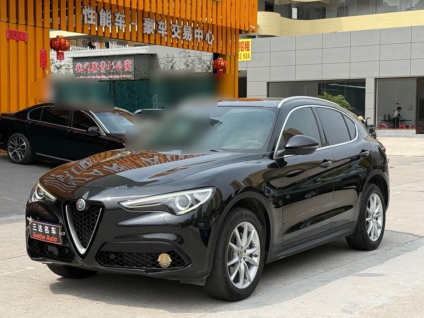 2017 Alfa Romeo Stelvio front exterior