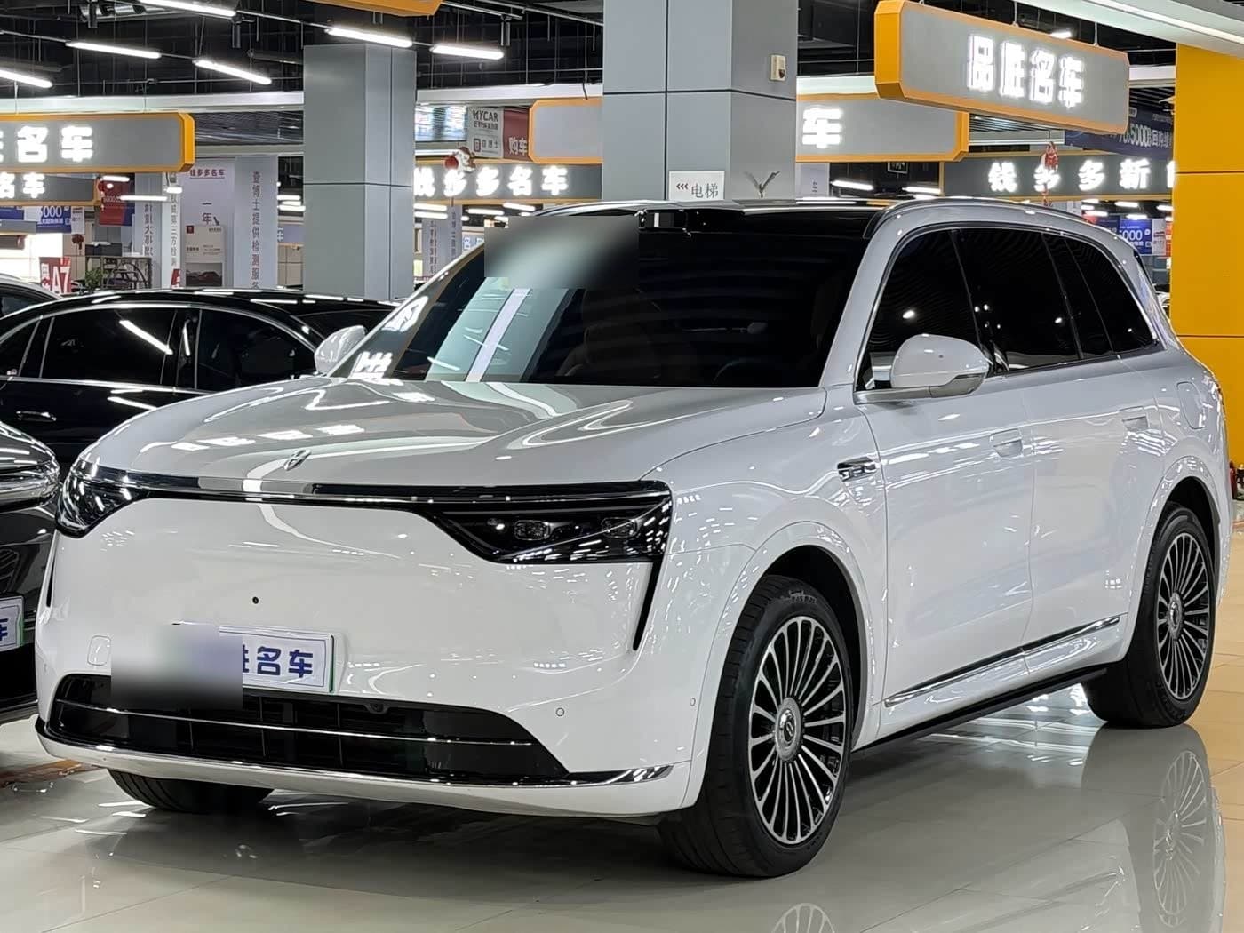 2025 AITO Wenjie AITO M8 front exterior