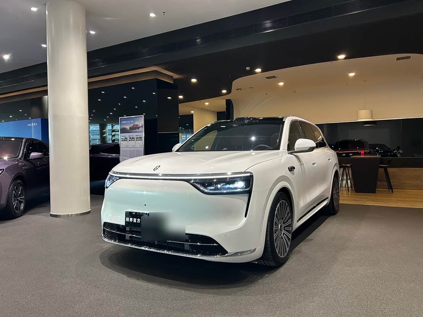 2025 AITO Wenjie AITO M8 front exterior