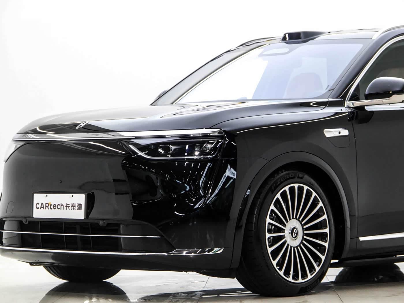 2025 AITO Wenjie AITO M8 front exterior