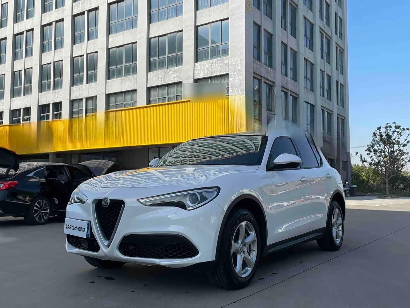 2017 Alfa Romeo Stelvio front exterior