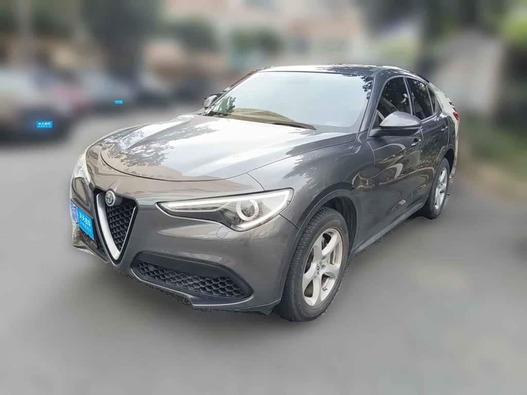 2017 Alfa Romeo Stelvio front exterior