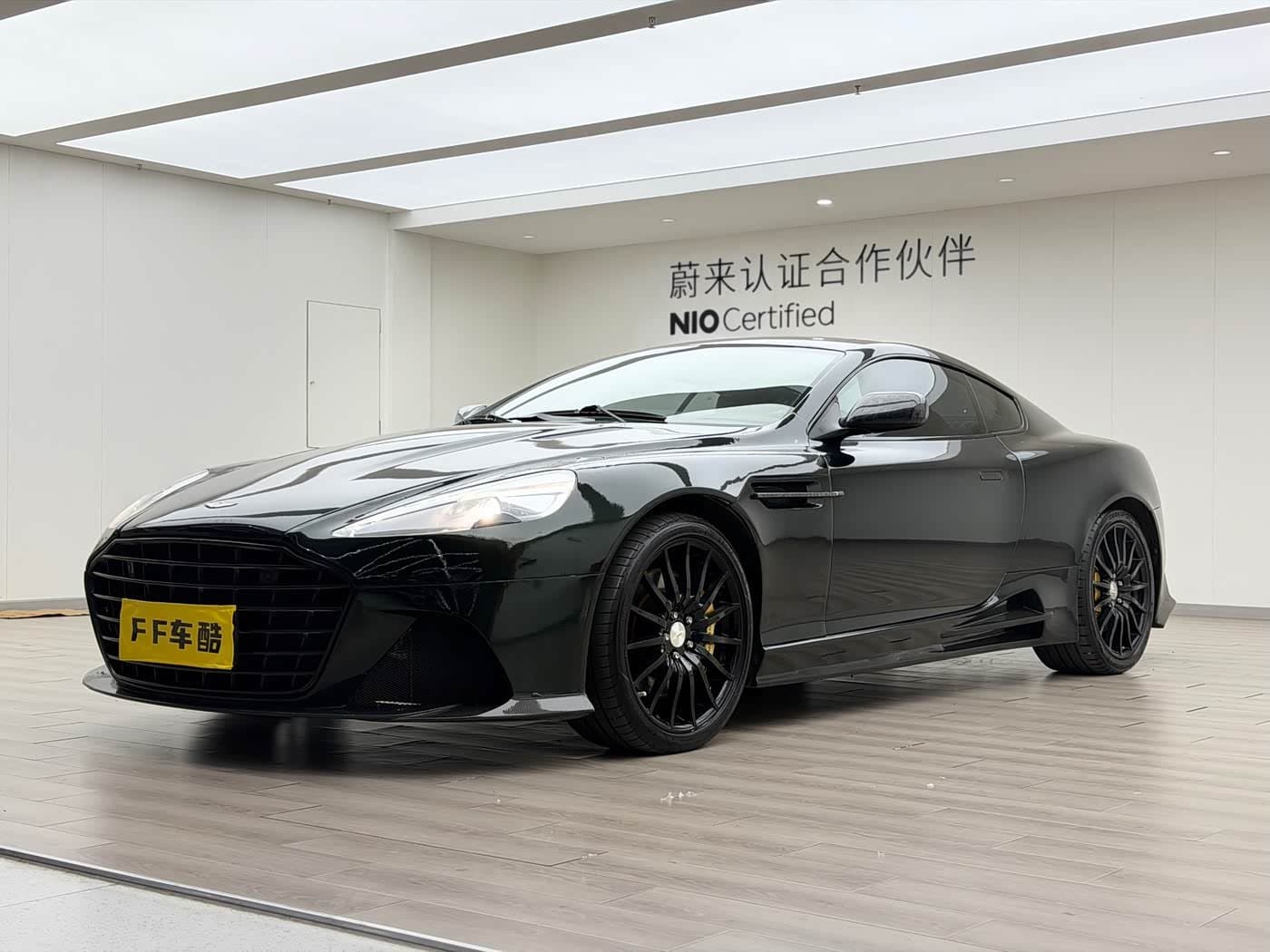2010 Aston Martin DB9 front exterior