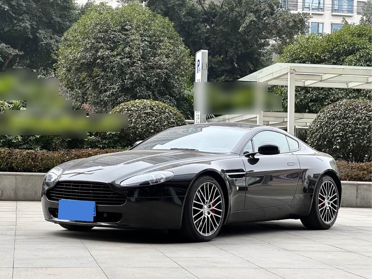 2010 Aston Martin V8 Vantage front exterior
