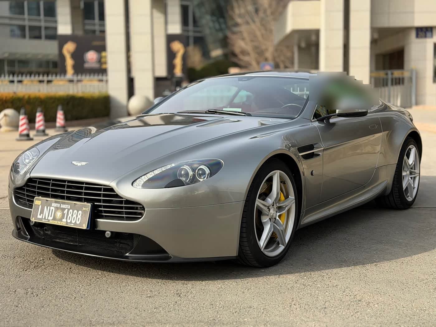 2016 Aston Martin V8 Vantage front exterior