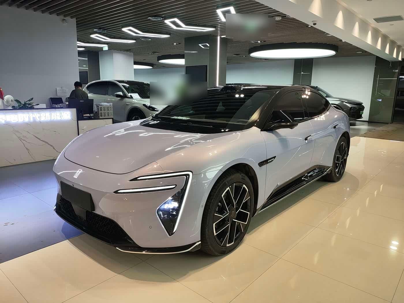 2025 Avatr 06 front exterior