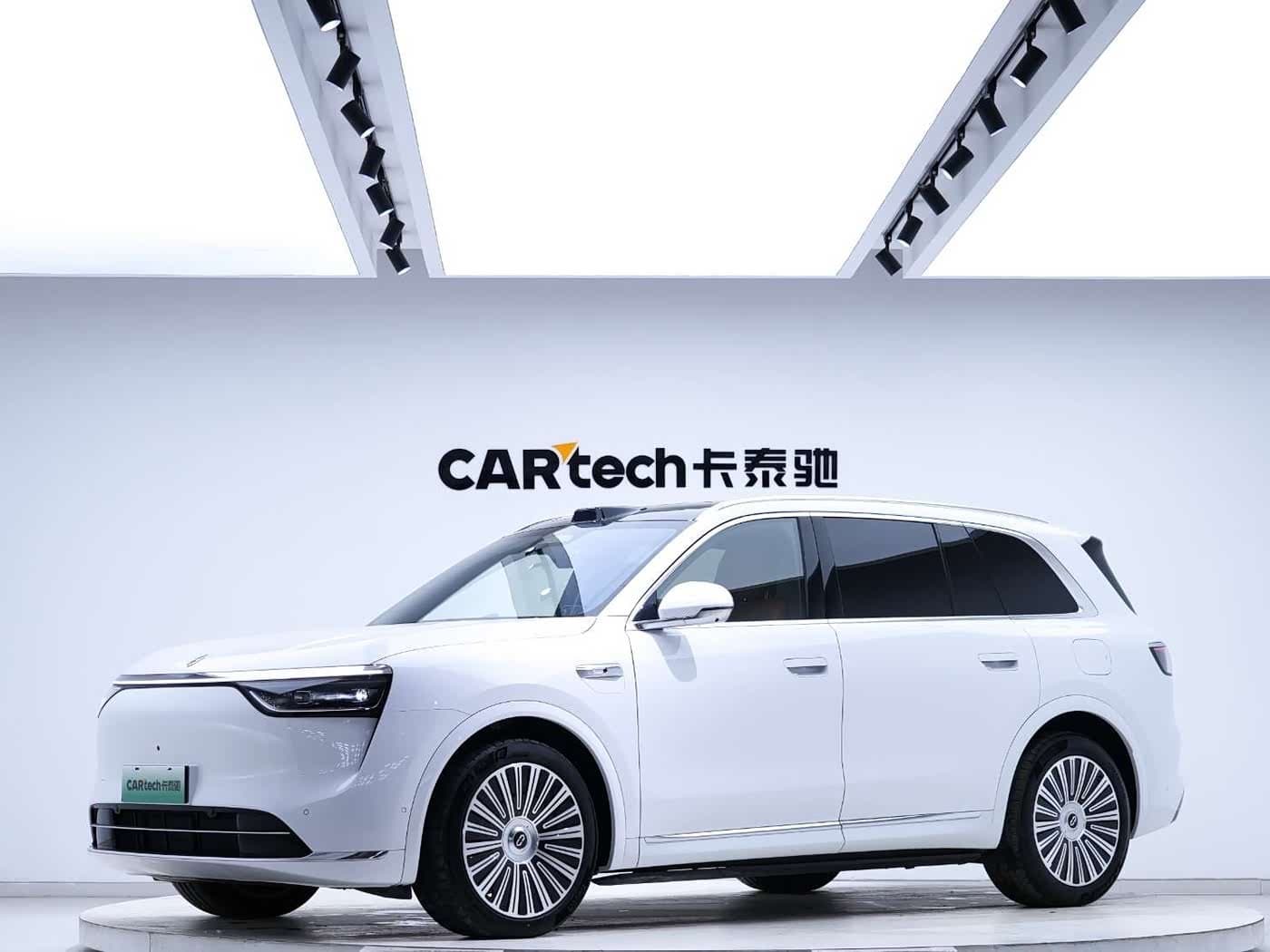 2025 AITO Wenjie AITO M8 front exterior