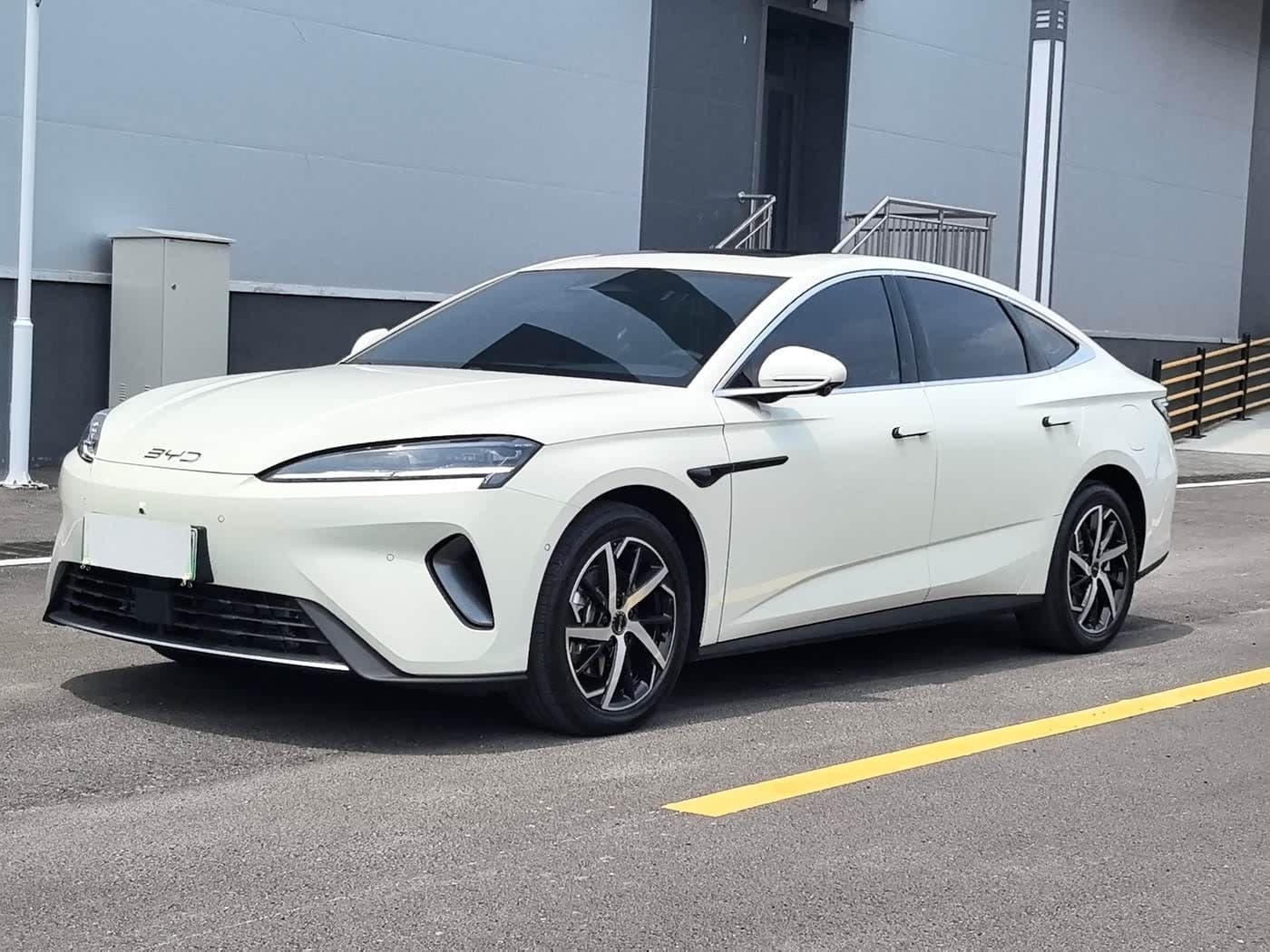 2025 BYD Seal 07 DM-i front exterior