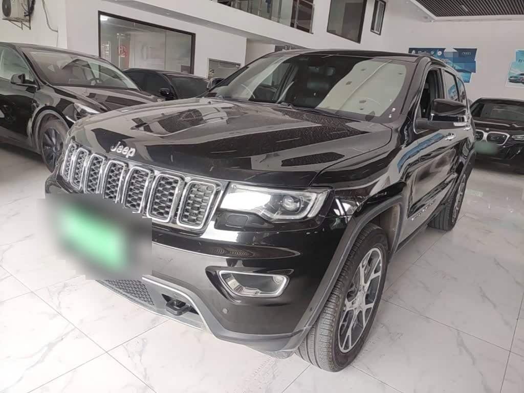 2019 Jeep Grand Cherokee front exterior