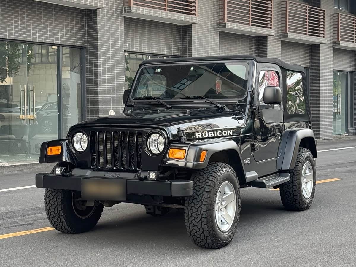 0 Jeep Wrangler front exterior