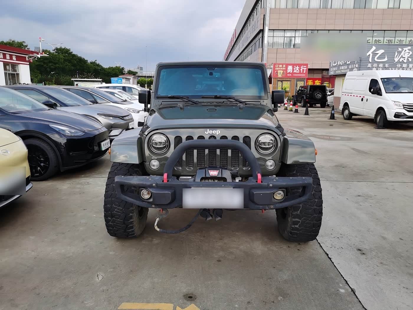 2015 Jeep Wrangler front exterior