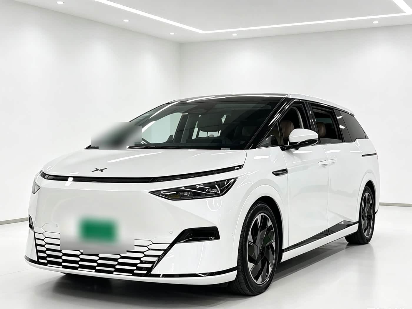 2024 XPeng X9 front exterior
