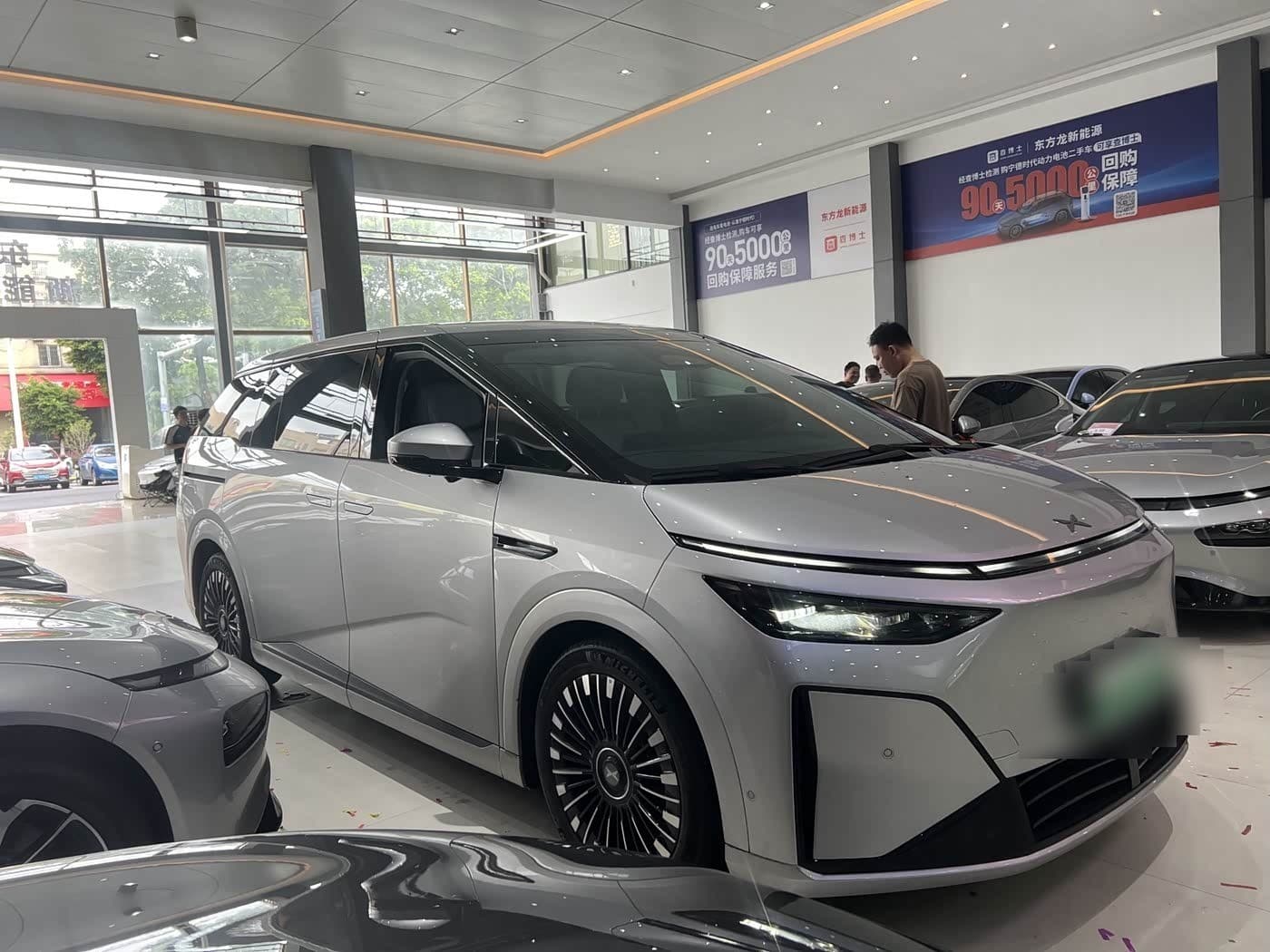 2025 XPeng X9