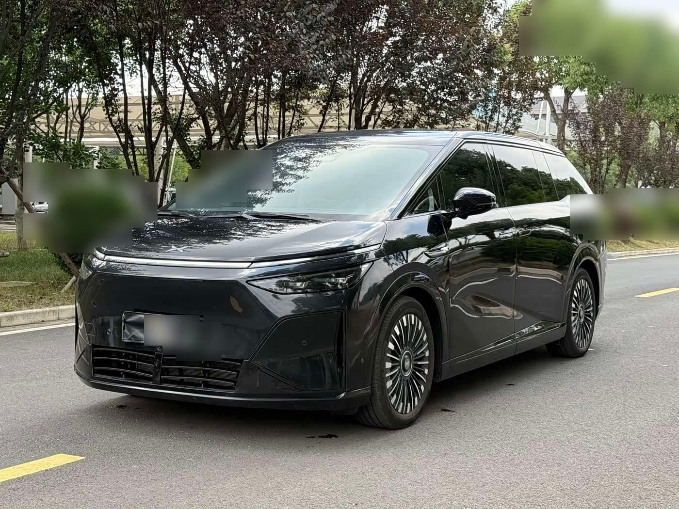 2025 XPeng X9