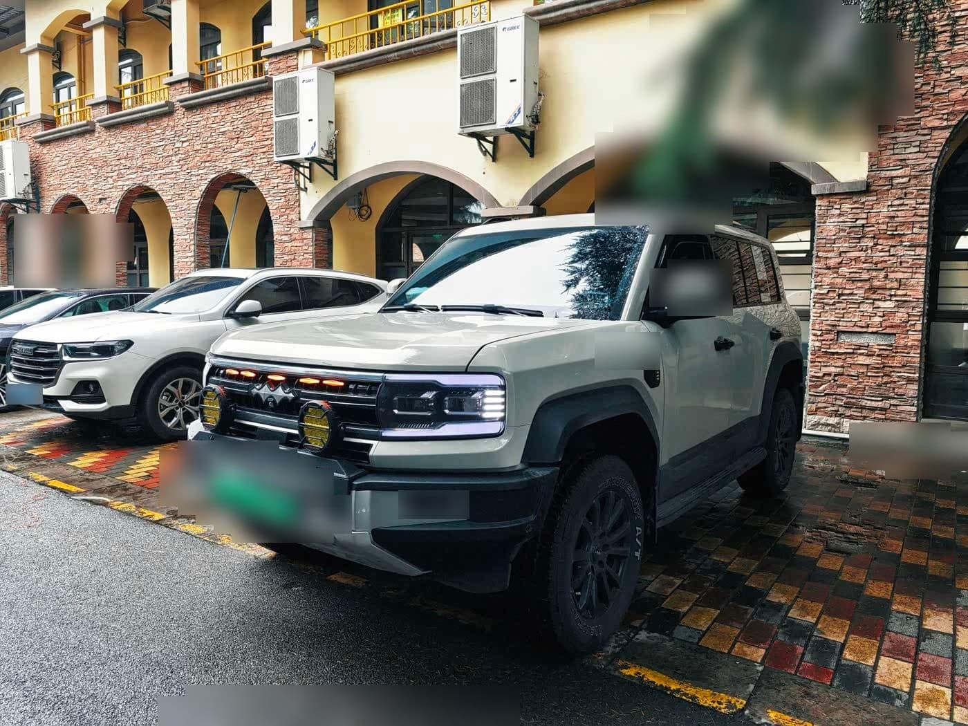 2023 Fang Cheng Bao Leopard 5 front exterior