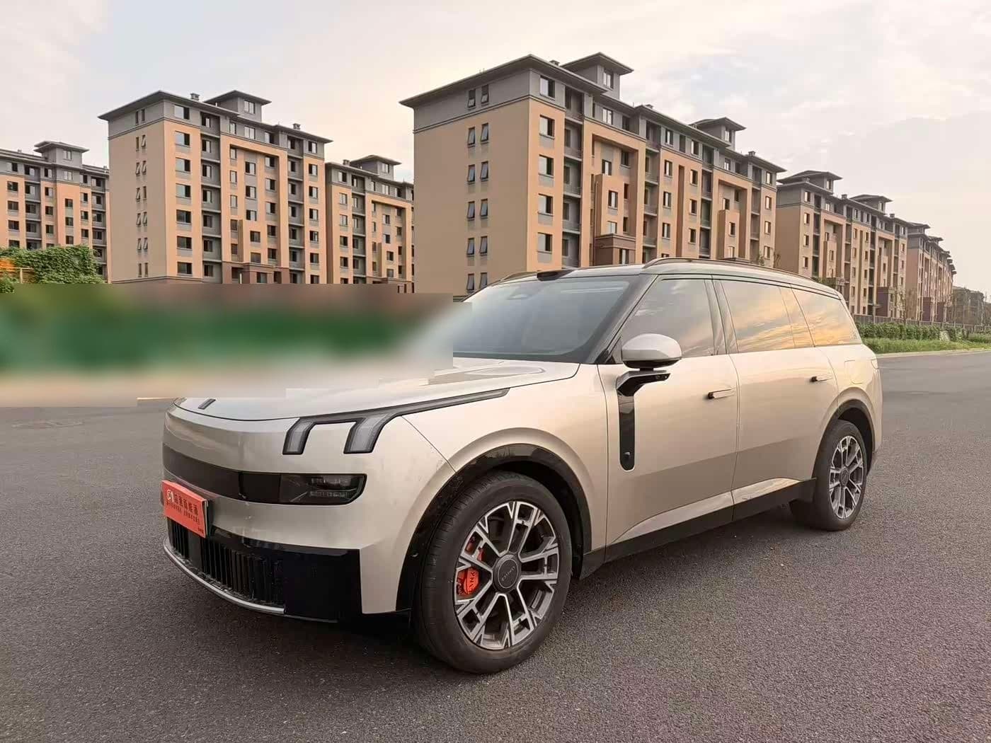 2025 Lynk & Co 900 front exterior