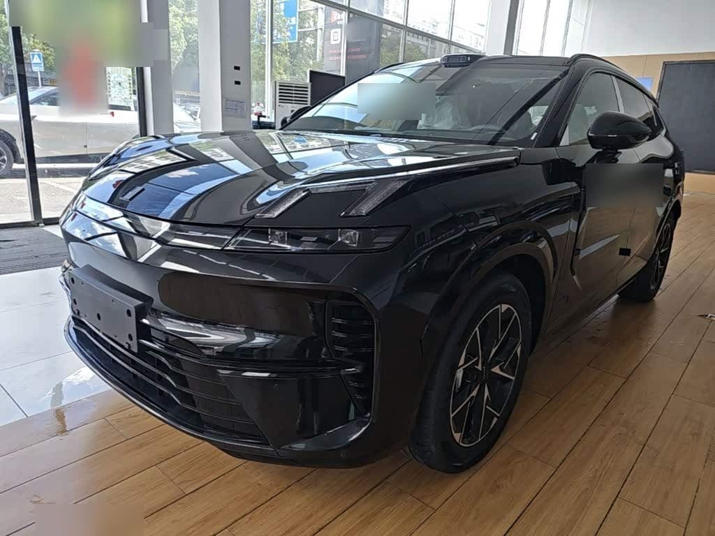2025 Lynk & Co 08 EM-P front exterior