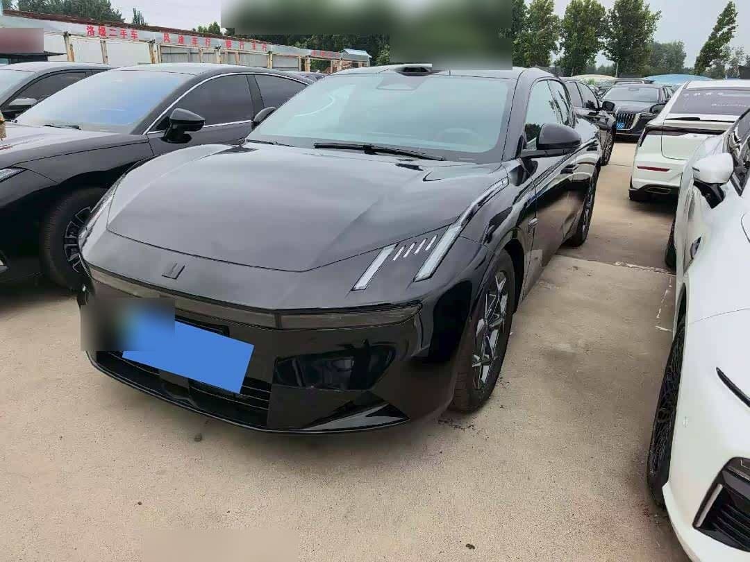 2025 Lynk & Co 10 EM-P front exterior