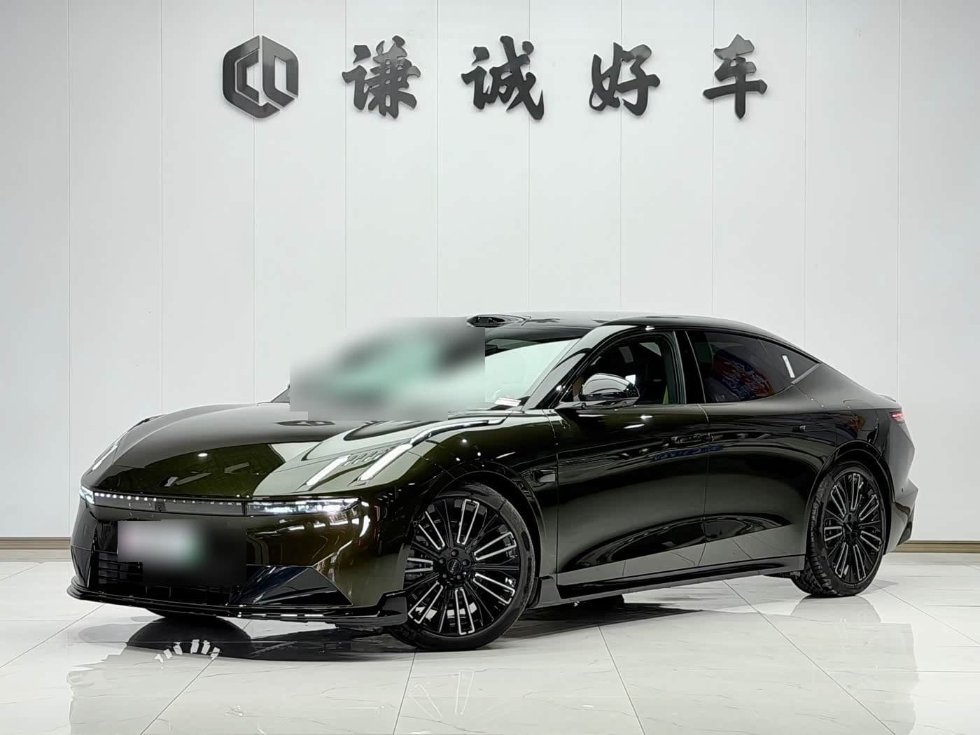 2025 Lynk & Co 10 EM-P front exterior