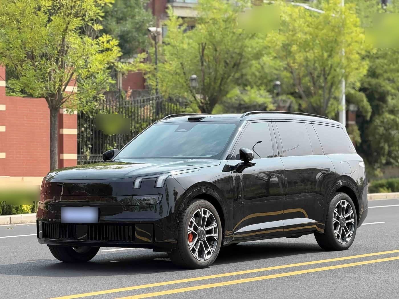 2025 Lynk & Co 900 front exterior