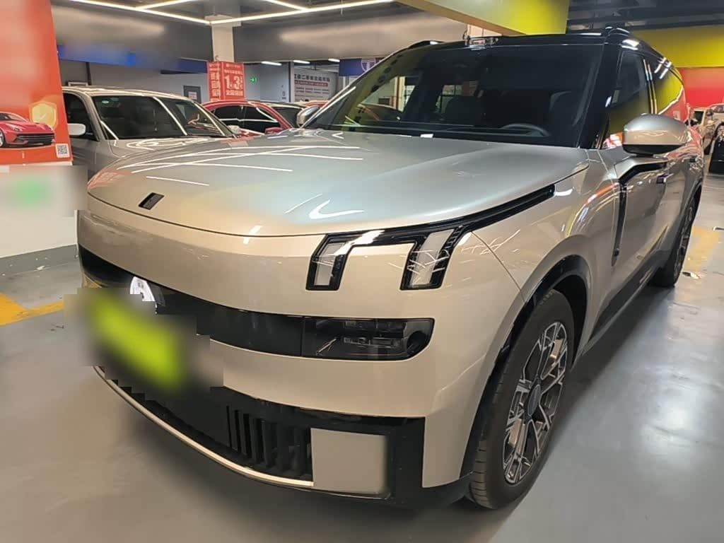 2025 Lynk & Co 900 front exterior