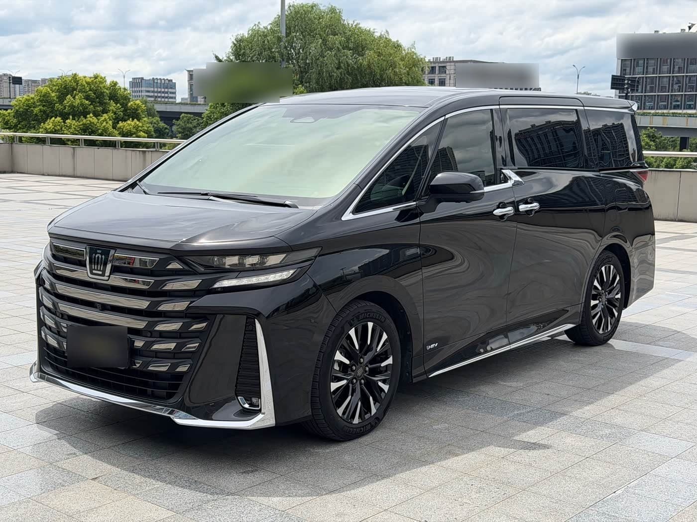 2023 Toyota Vellfire front exterior