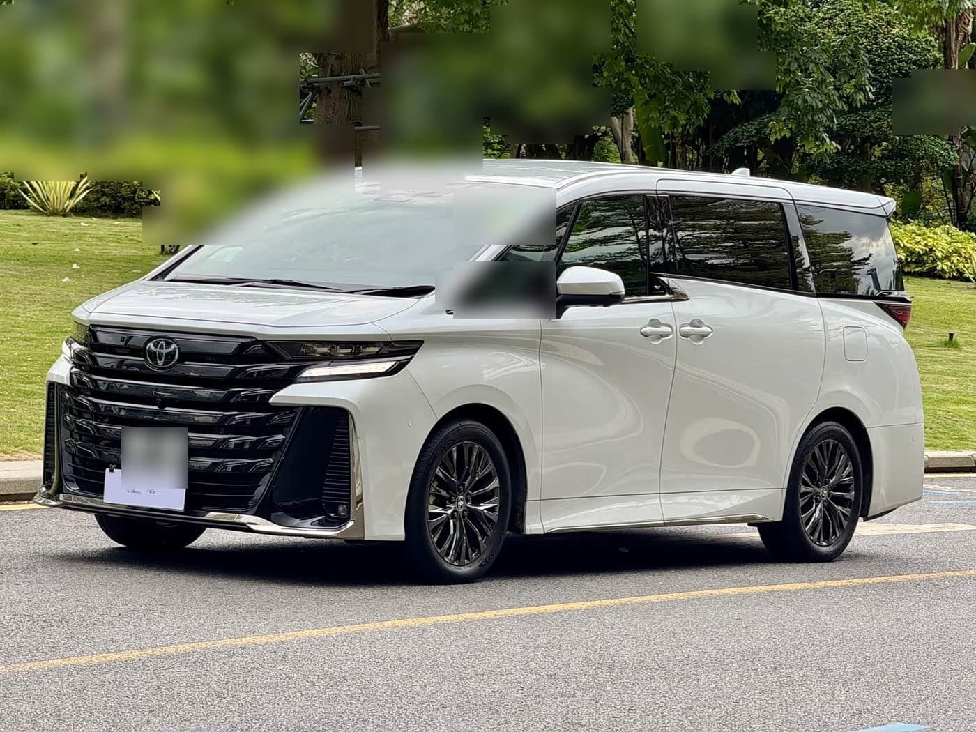 2022 Toyota Vellfire front exterior