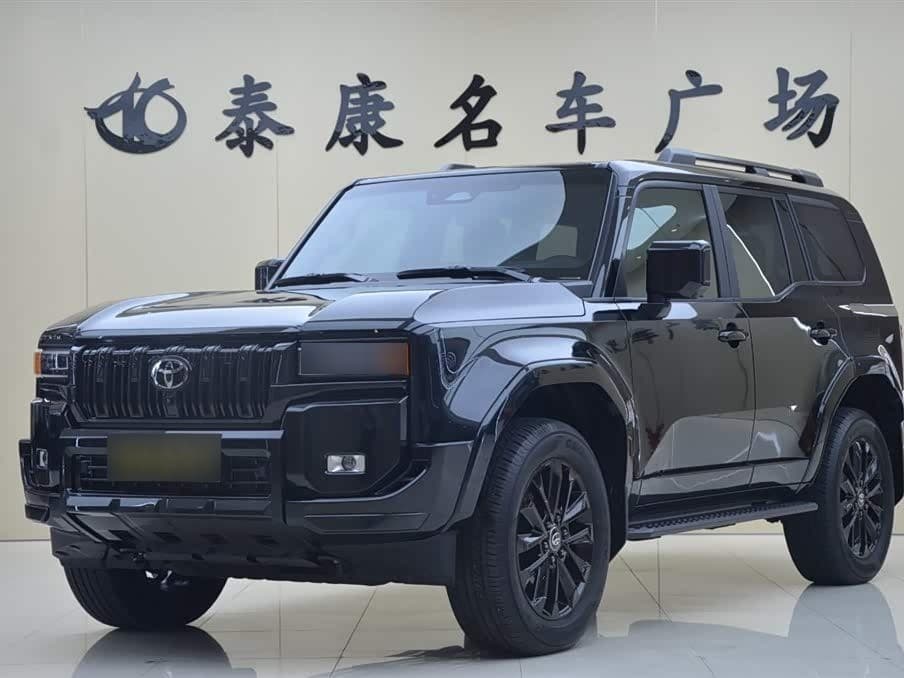 2025 Toyota Prado front exterior