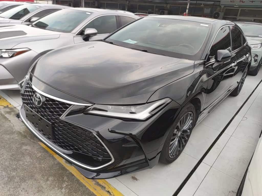 2022 Toyota Avalon front exterior