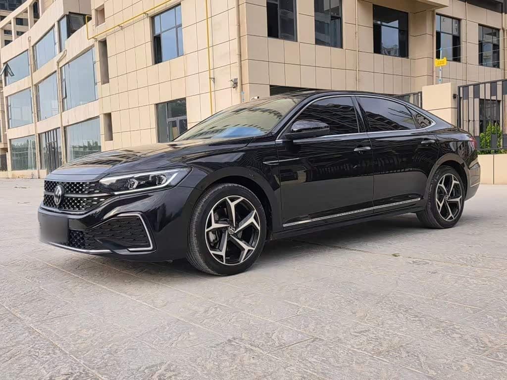 2024 Volkswagen Passat front exterior
