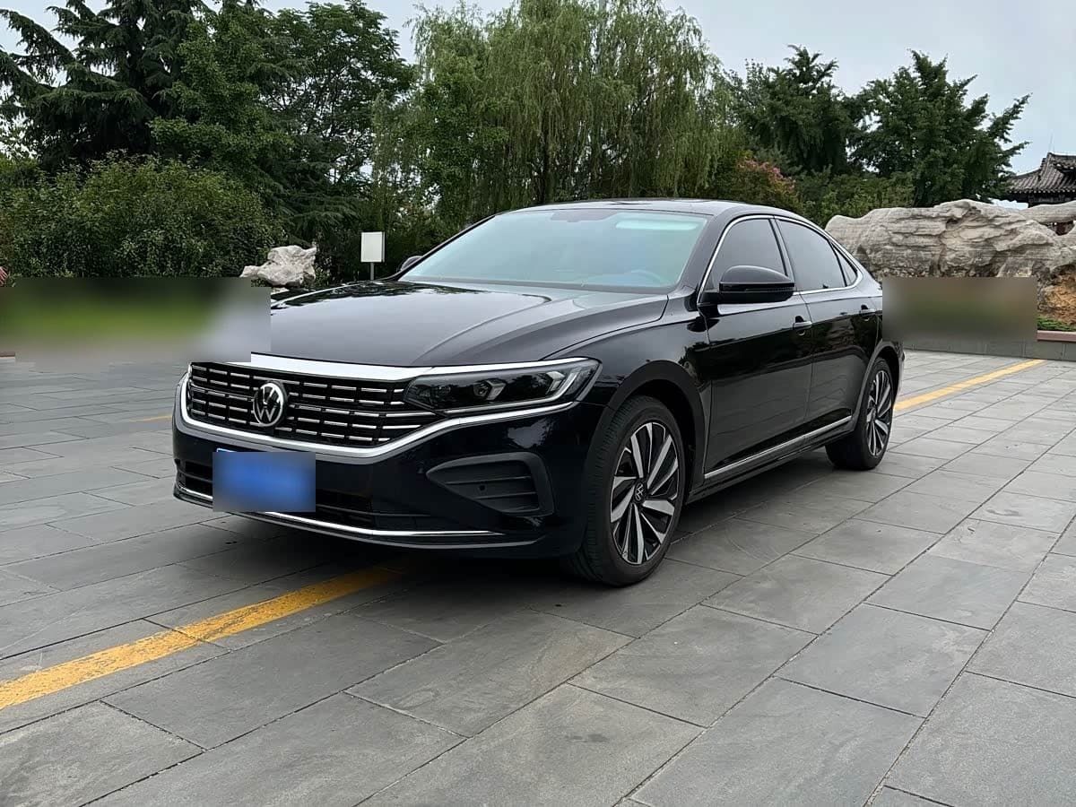 2023 Volkswagen Passat front exterior