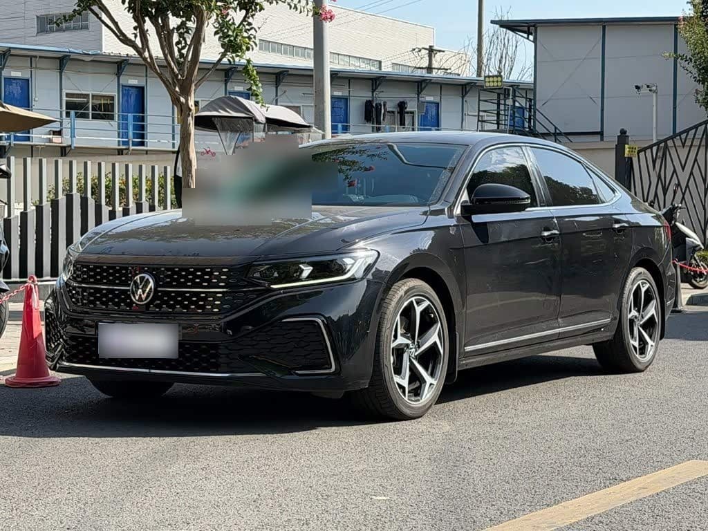 2024 Volkswagen Passat front exterior