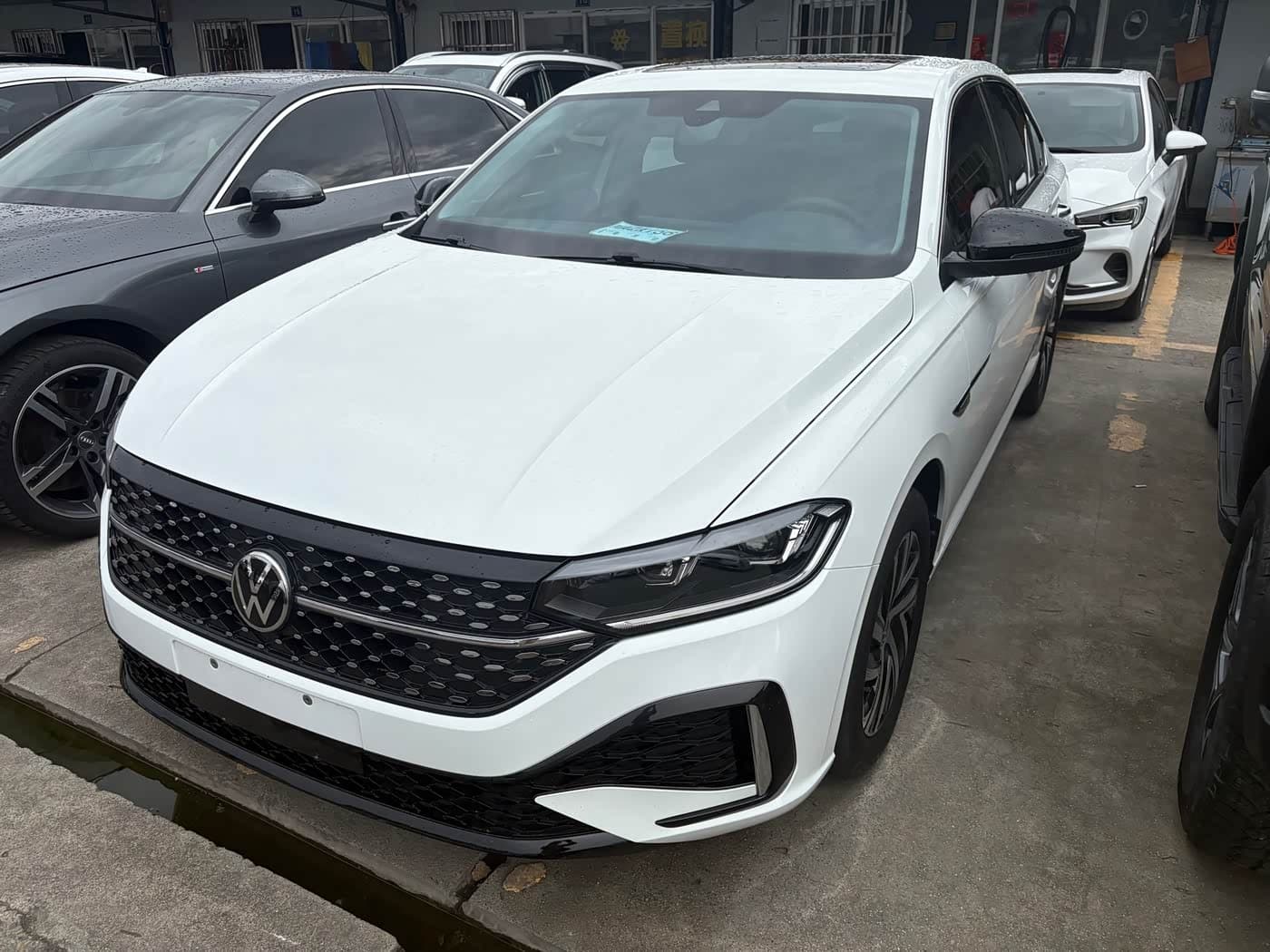 2023 Volkswagen Lavida front exterior