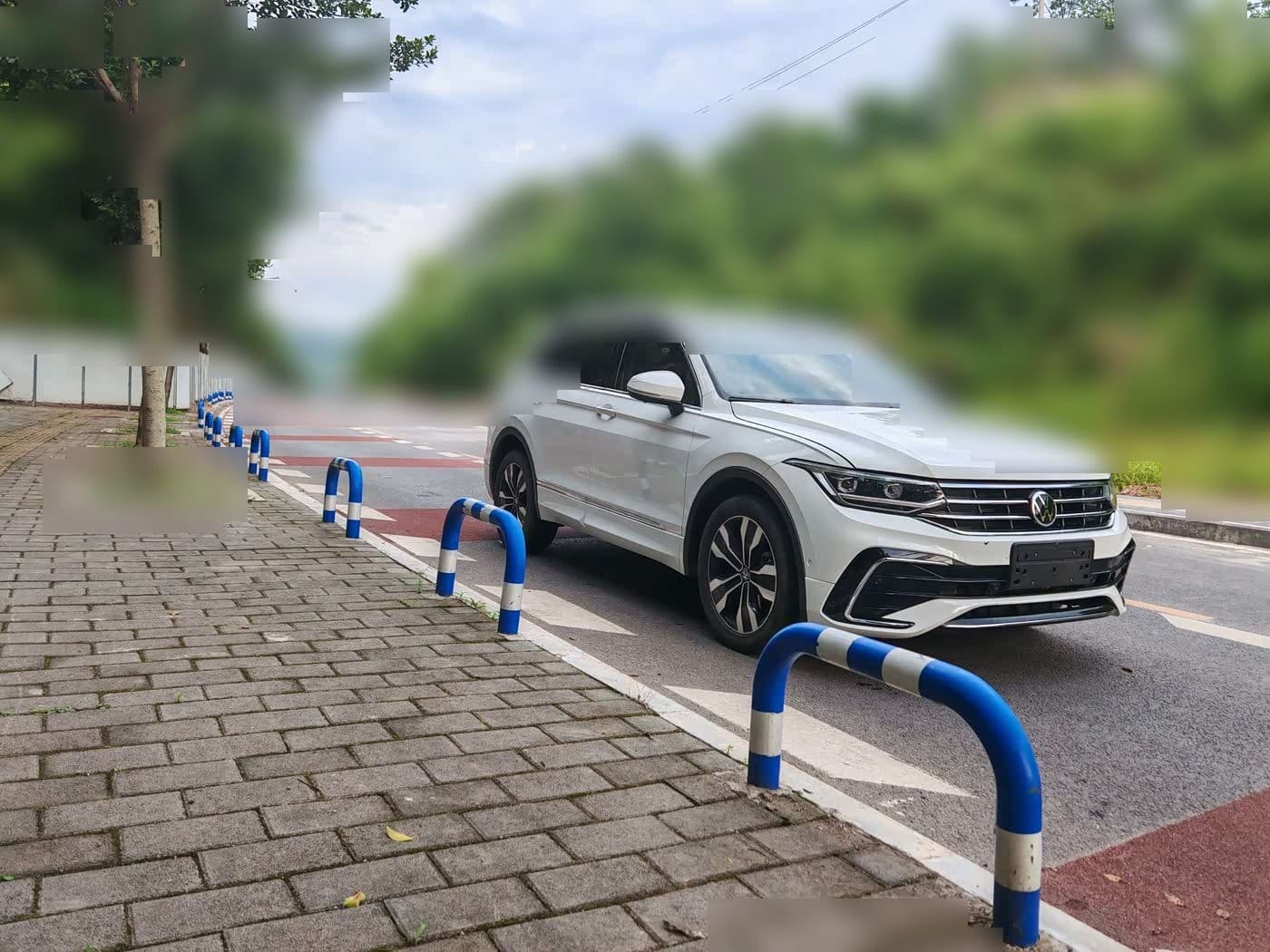 2024 Volkswagen Tiguan L front exterior