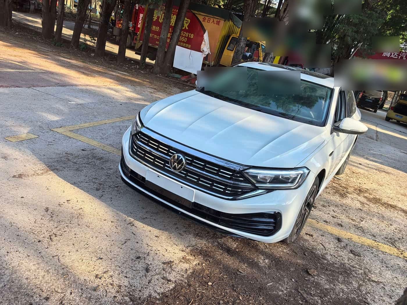2024 Volkswagen Sagitar front exterior