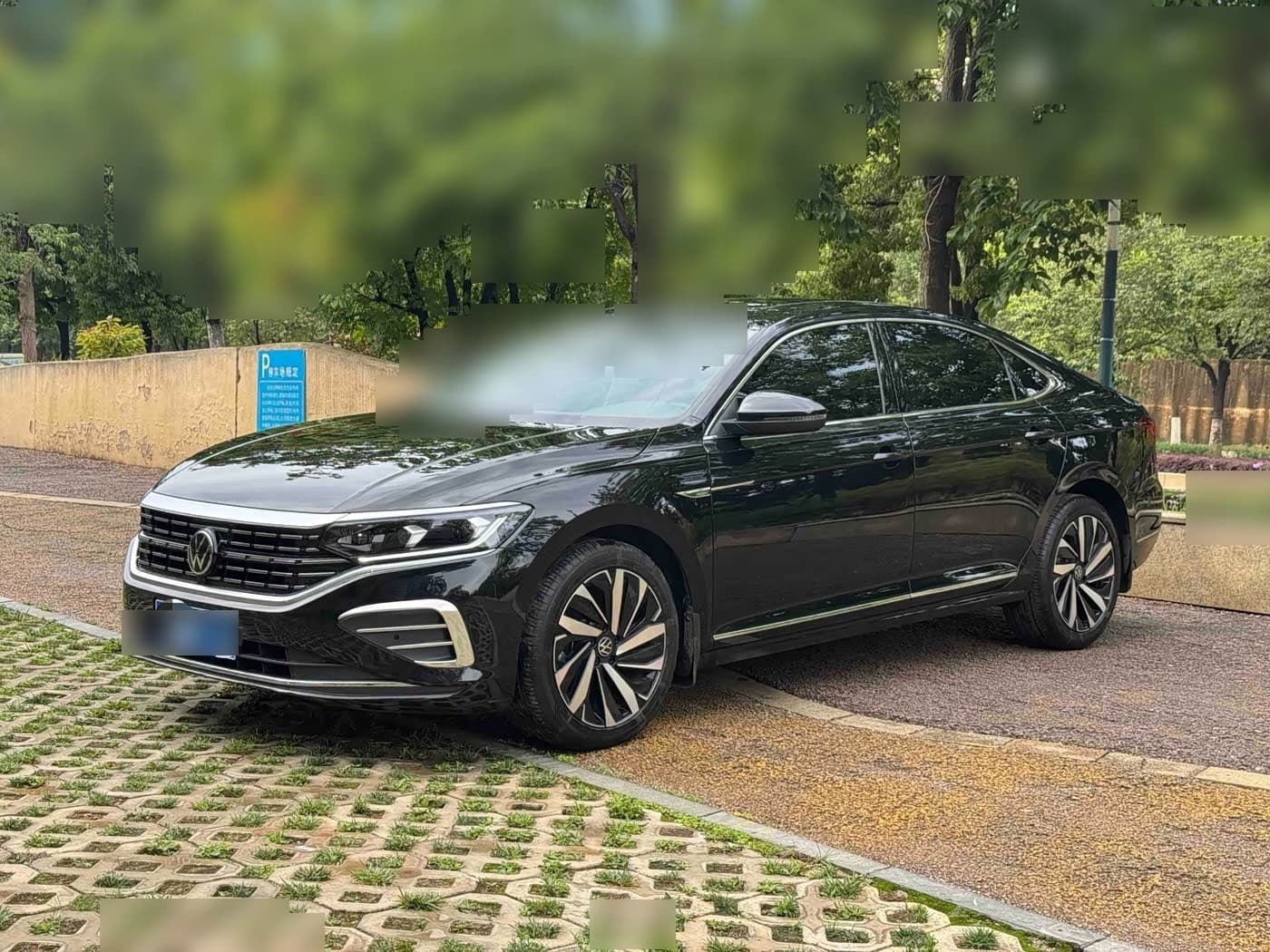 2024 Volkswagen Passat front exterior