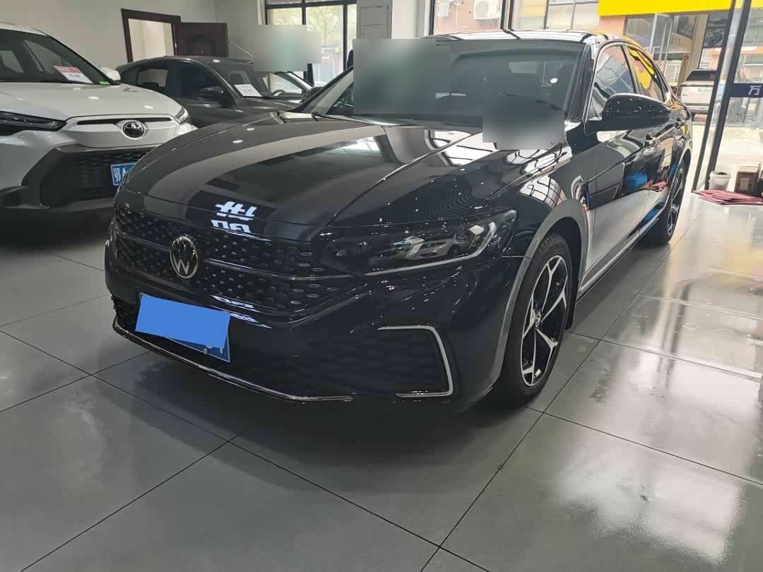 2024 Volkswagen Passat front exterior