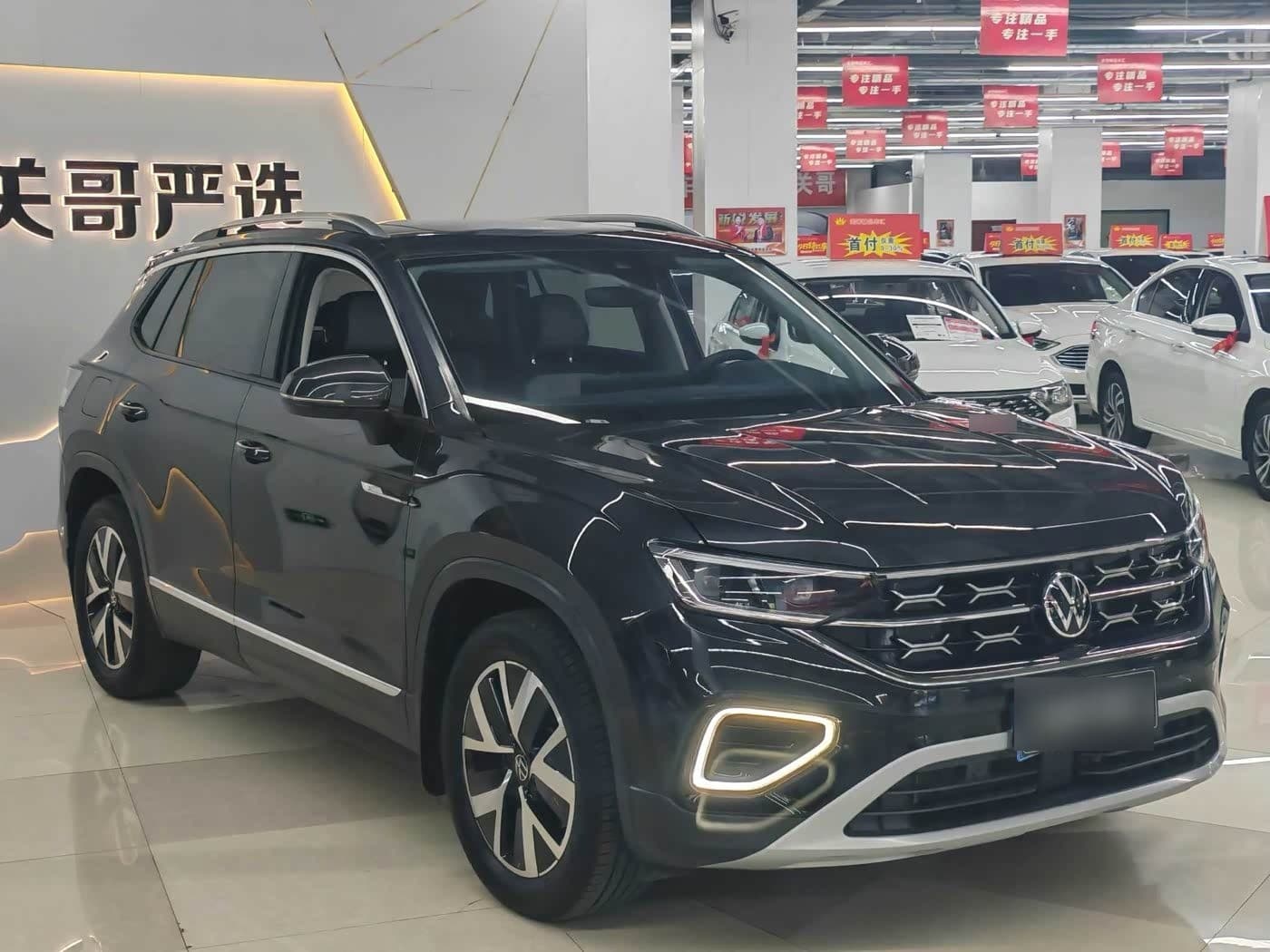 2023 Volkswagen Tayron front exterior