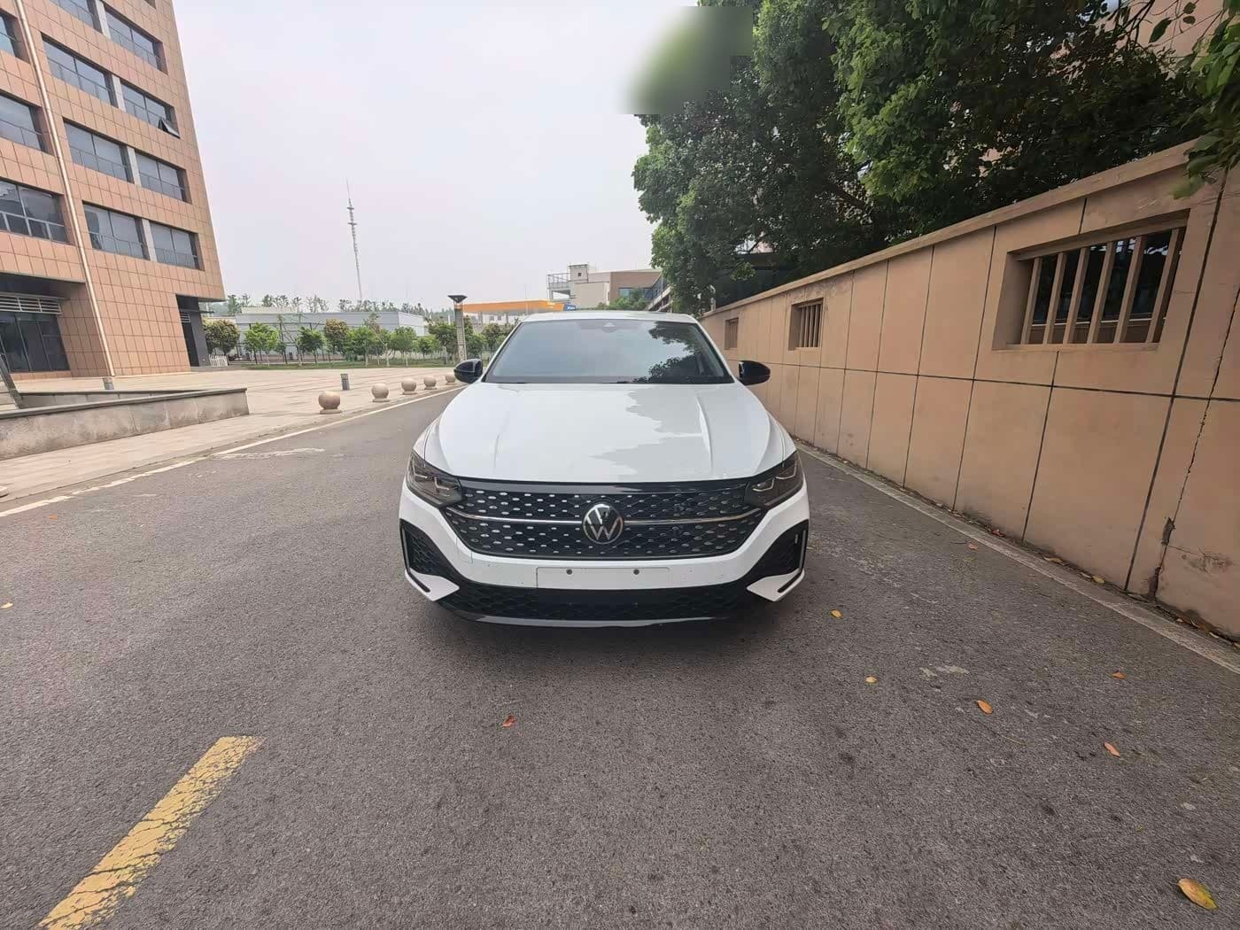 2023 Volkswagen Lavida front exterior