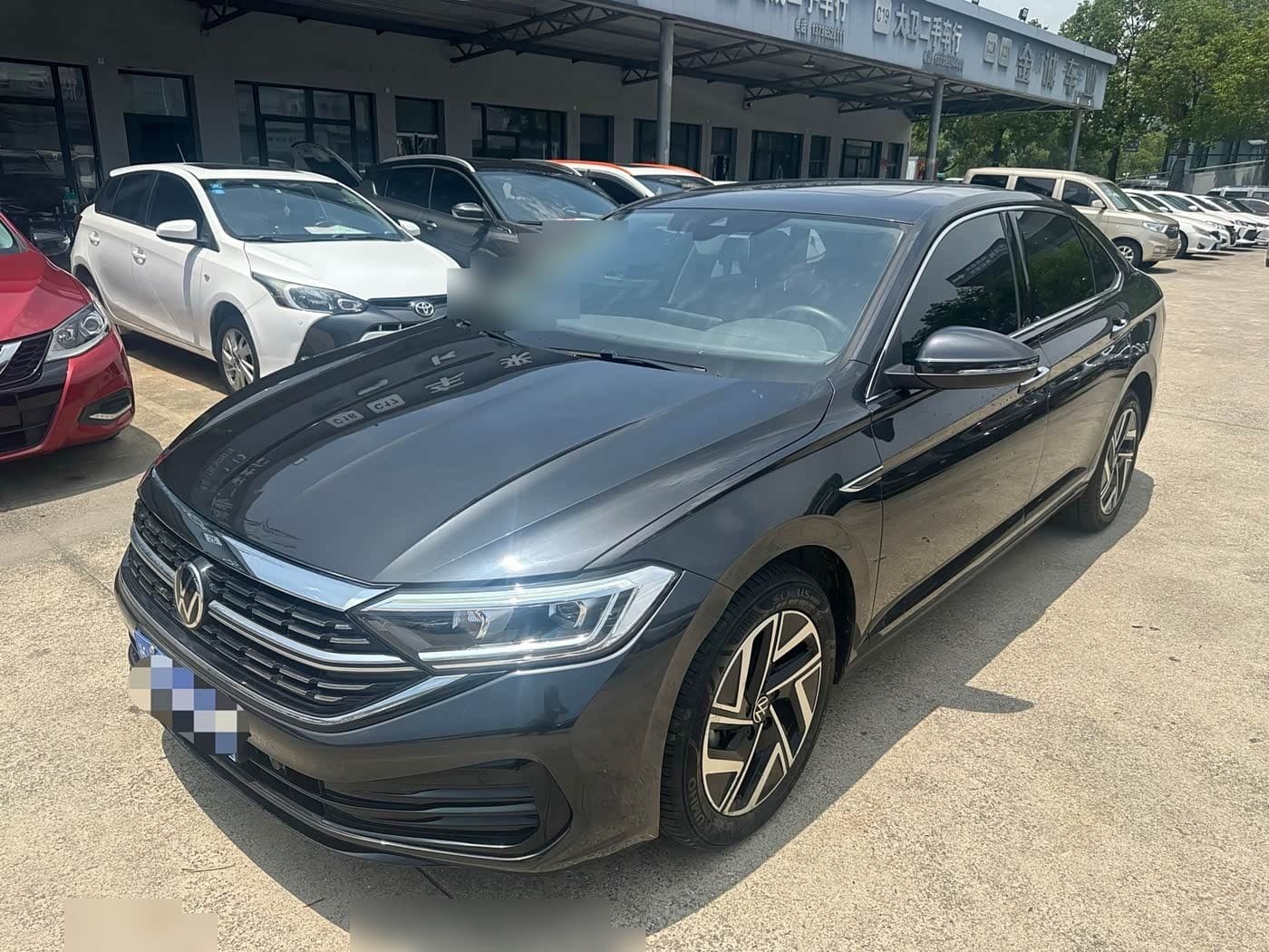 2024 Volkswagen Sagitar front exterior