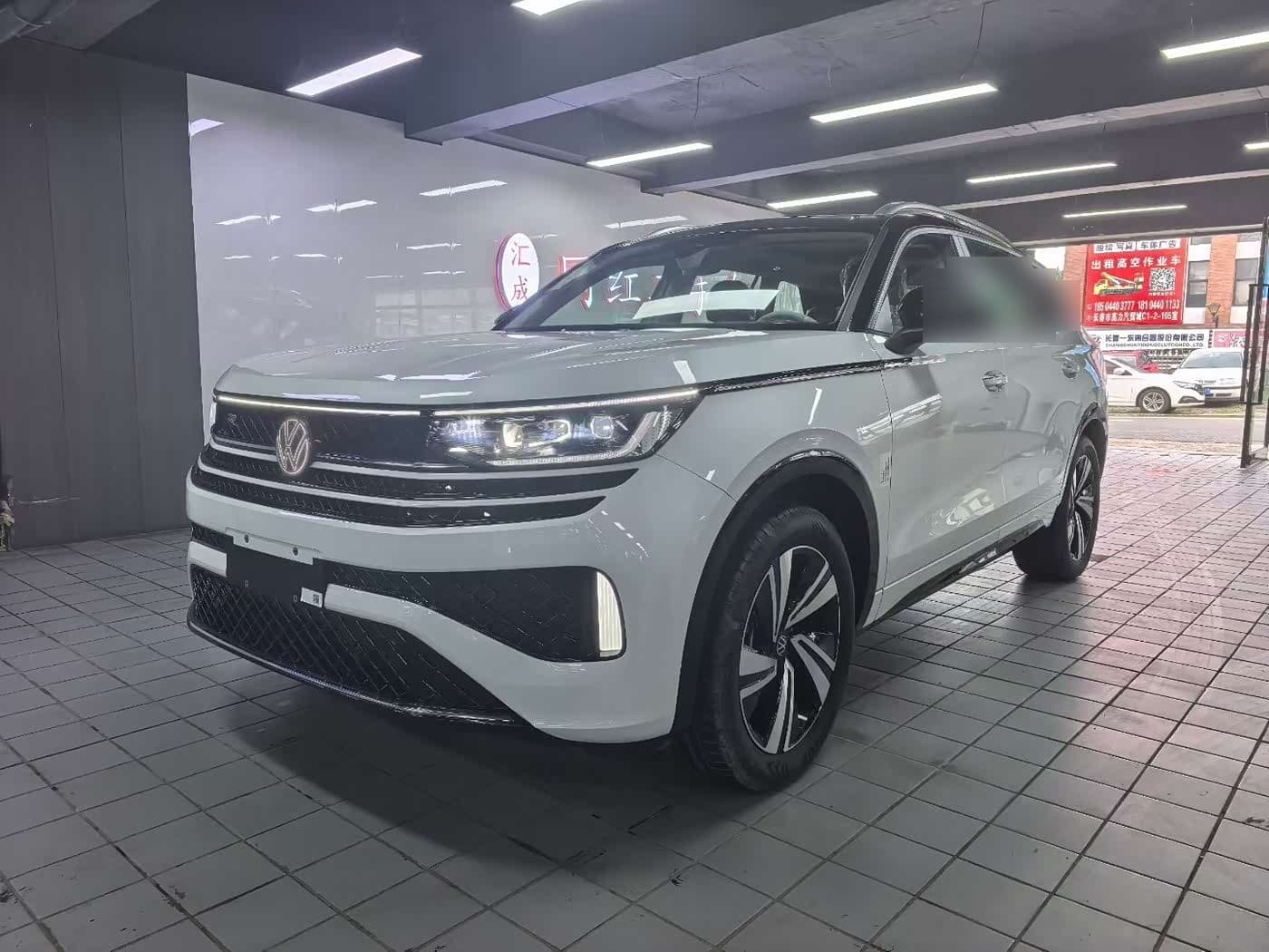 2023 Volkswagen Talagon front exterior