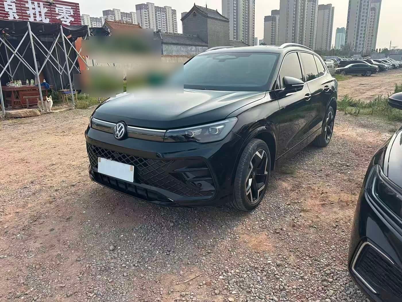 2024 Volkswagen Tiguan L front exterior
