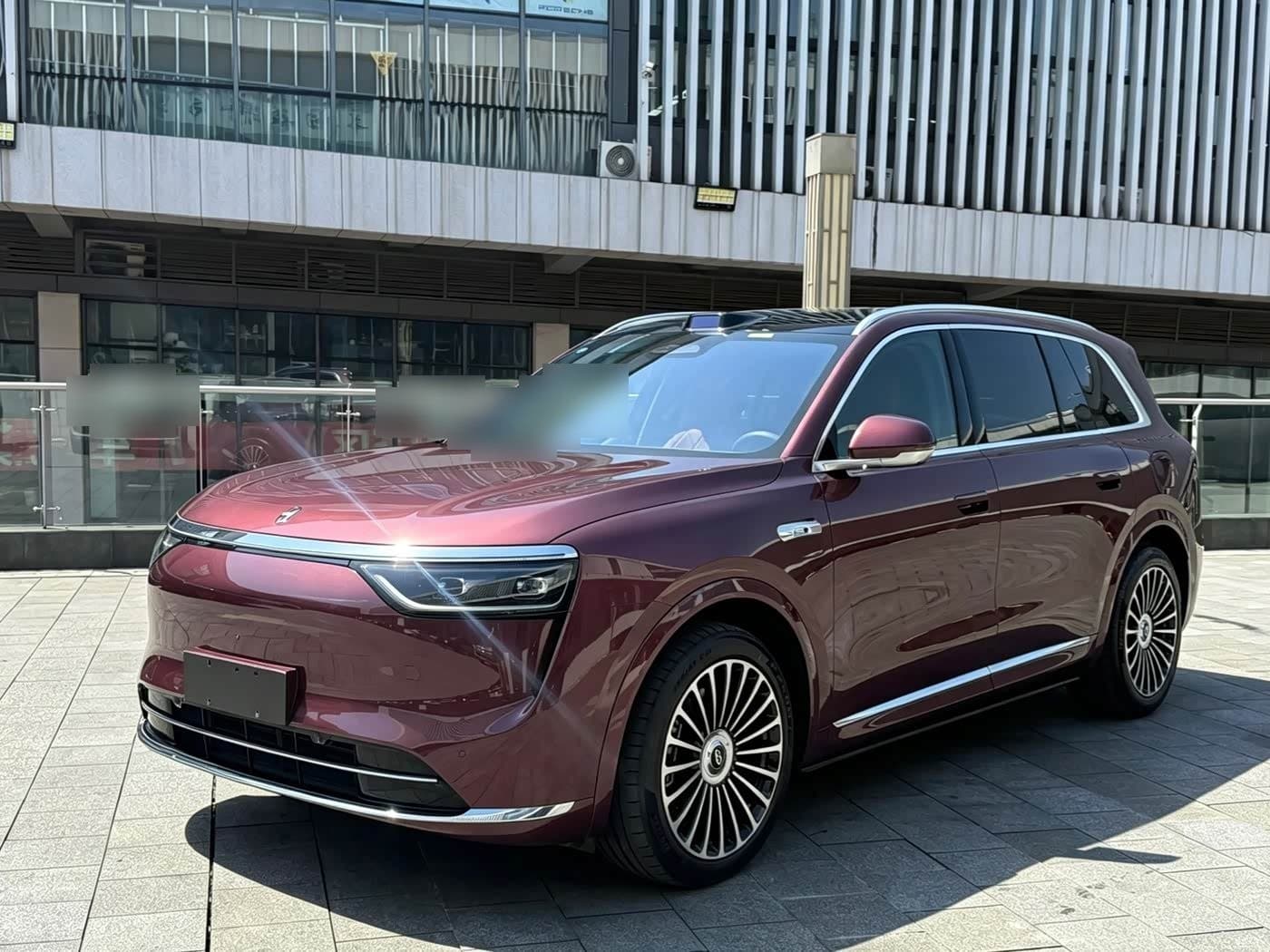 2025 AITO Wenjie AITO M8 front exterior