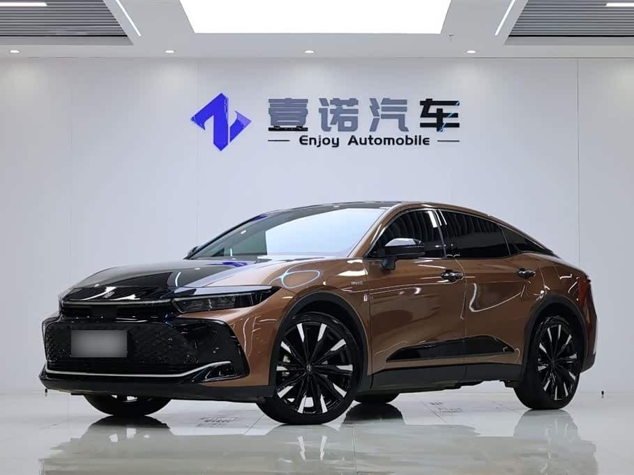 2023 Toyota Crown SportCross front exterior